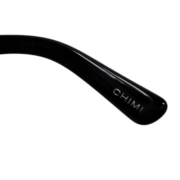 CHIMI 06 Core Sunglasses in Black